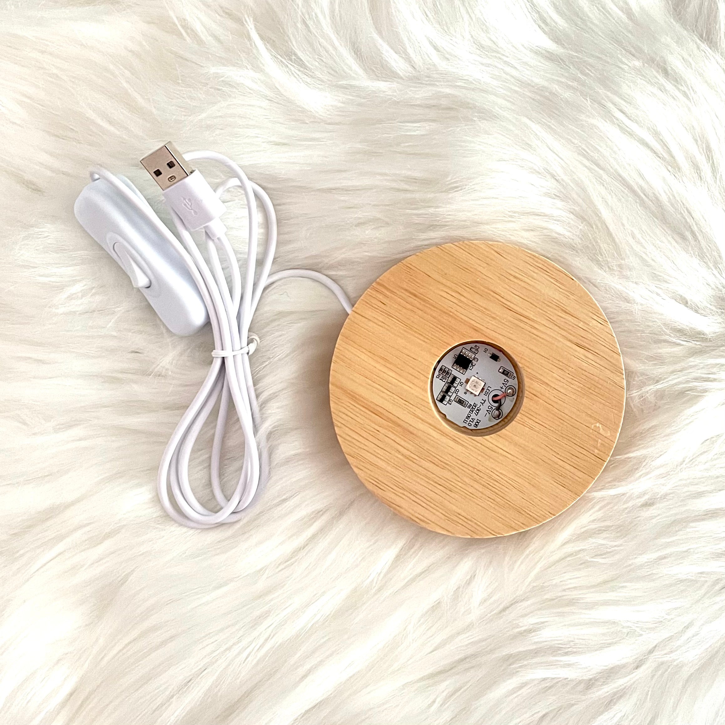 Base USB de madera con luz multicolor 🌈